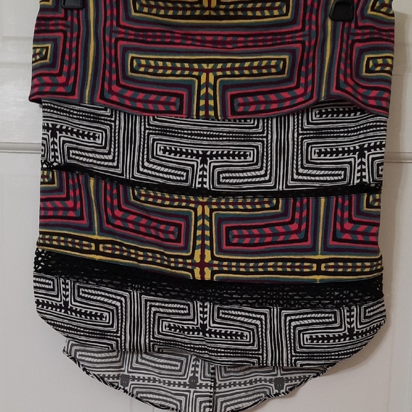 Geometric Patterned Tube Top - Picture 5 of 11
